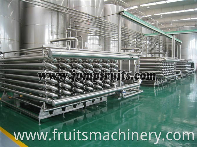 CIP cleaning system for tomato paste production line